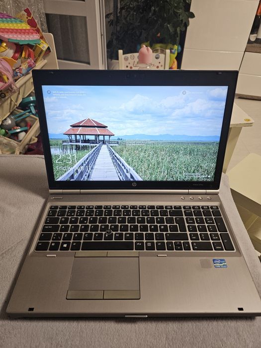 Laptop gaming școala efactura HP i5 ram 8Gb video 2Gb ssd Windows 10