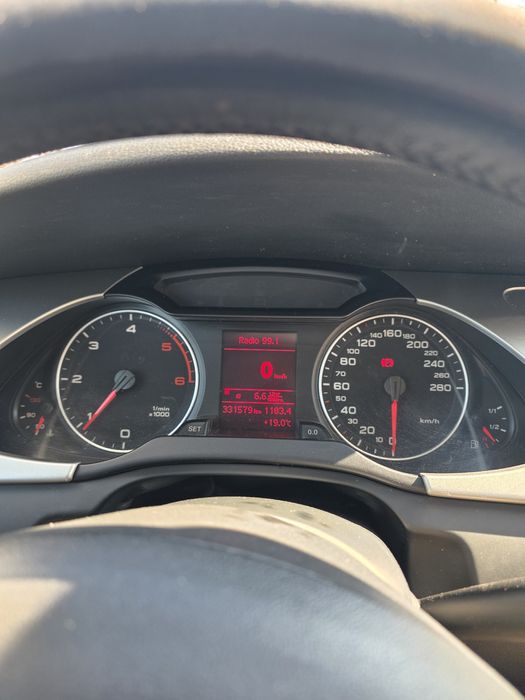 Vând Audi A4 B8 motor 2.0,143 cp S line