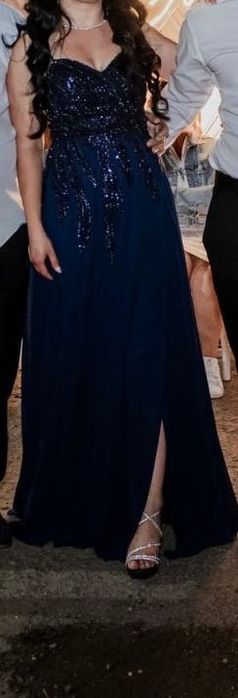 Официални рокли-продават се или се дават под наем