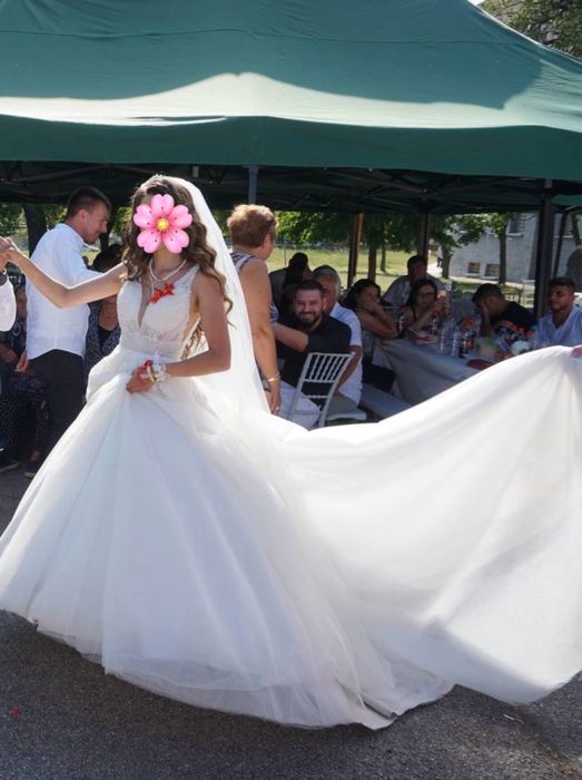 Булчинска рокля от коприна - стилна и много удобна