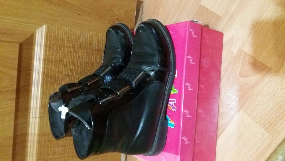 Продам детскую обувь