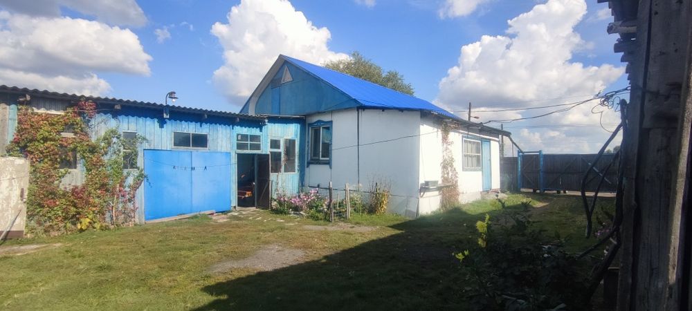 Частный шпальный дом.