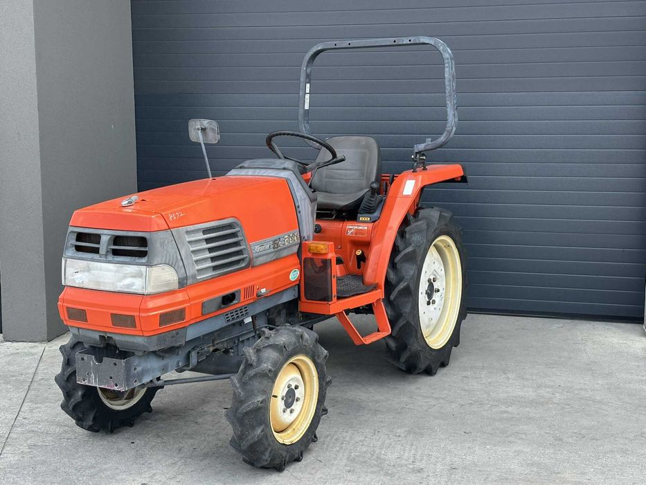 Tractoras japonez Kubota- Iseki- Yanmar cu freza de sol