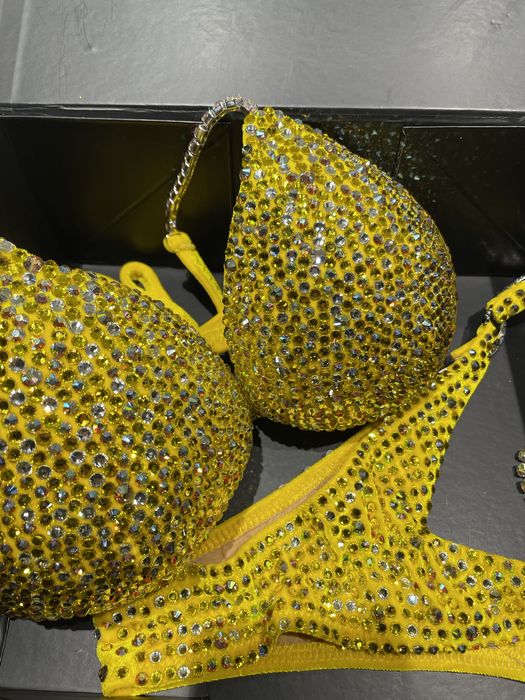 Costum bikini NPC nou cu eticheta