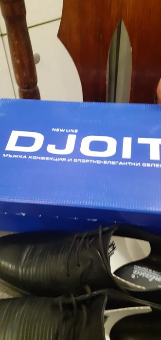 Продавам чисто нови спортно елегантни луксозни обувки 44 номер