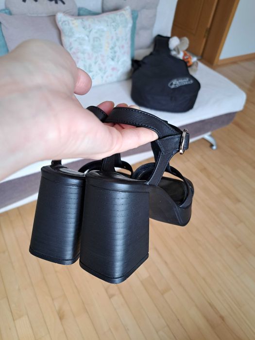 Качествени сандали изцяло ест.кожа.