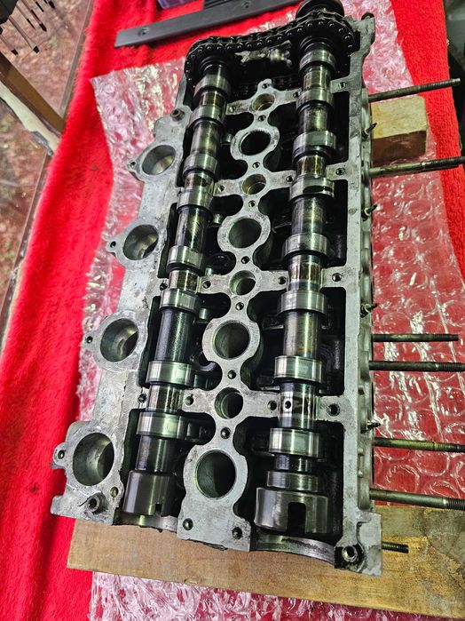 Продавам оборудвана цилиндрова  глава 2.HDi