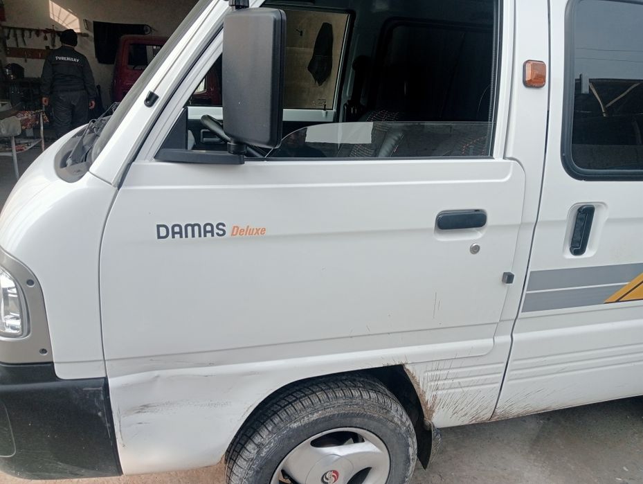 Damas eshik sotiladi bu