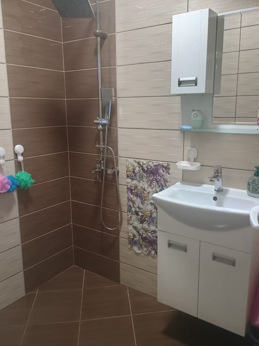 Продава от собственик тухлена къща в с.Леденик