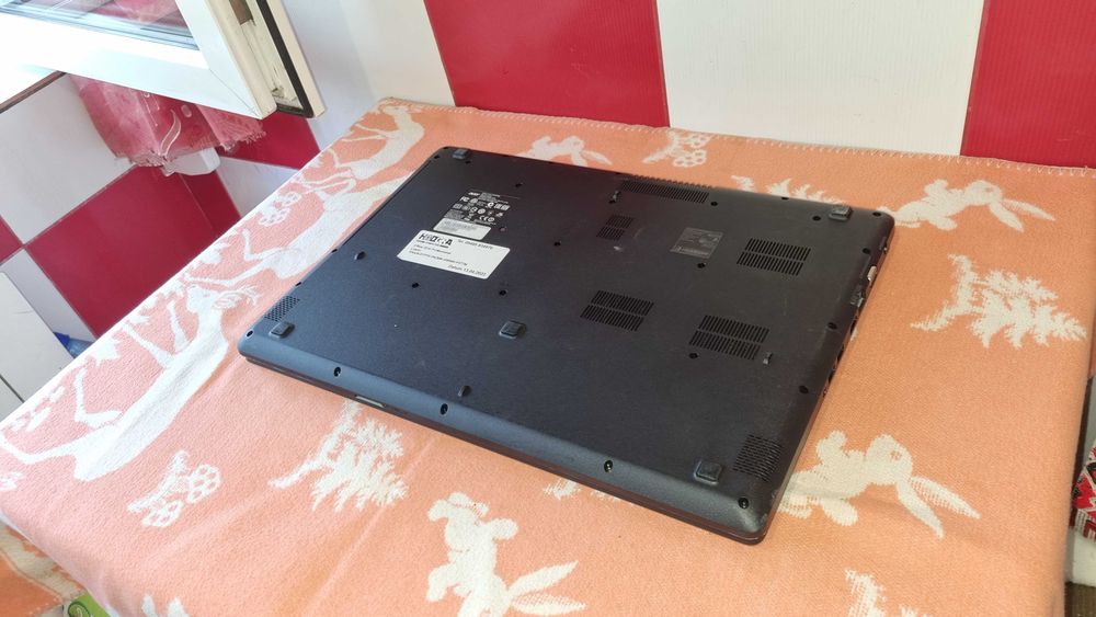 Acer de 17 inch=i5 cu 4 gb ram = 480 lei