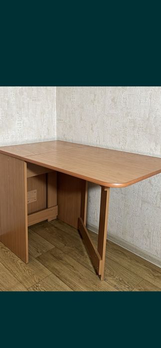 Продам стол книжка