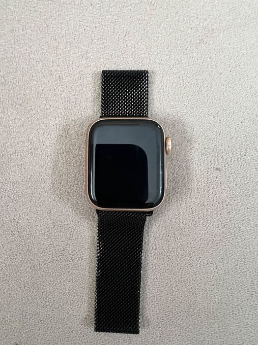Продам часы Apple Watch se 40 mm
