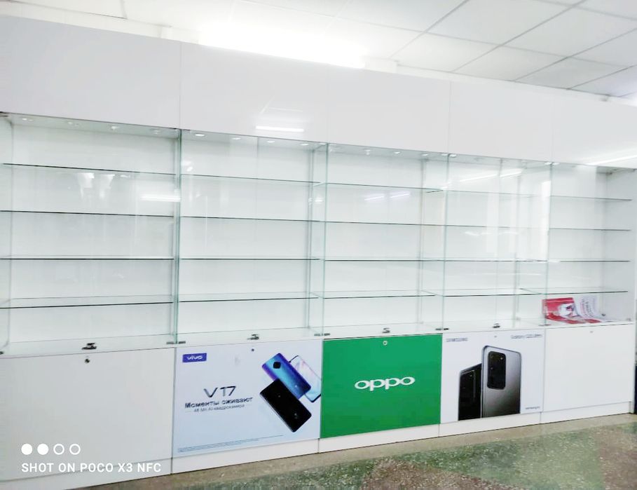 Витрины 5 шкафов.