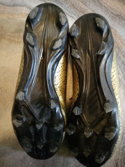 Бутонки за футбол