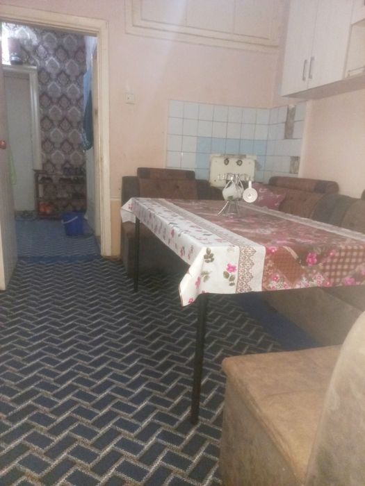 Uyda kvarterant turadi buyumlarini olib ketadi