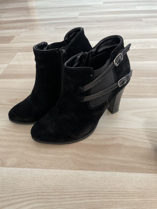 Vând lot incaltaminte din piele, măsura 37, toate la 150 lei