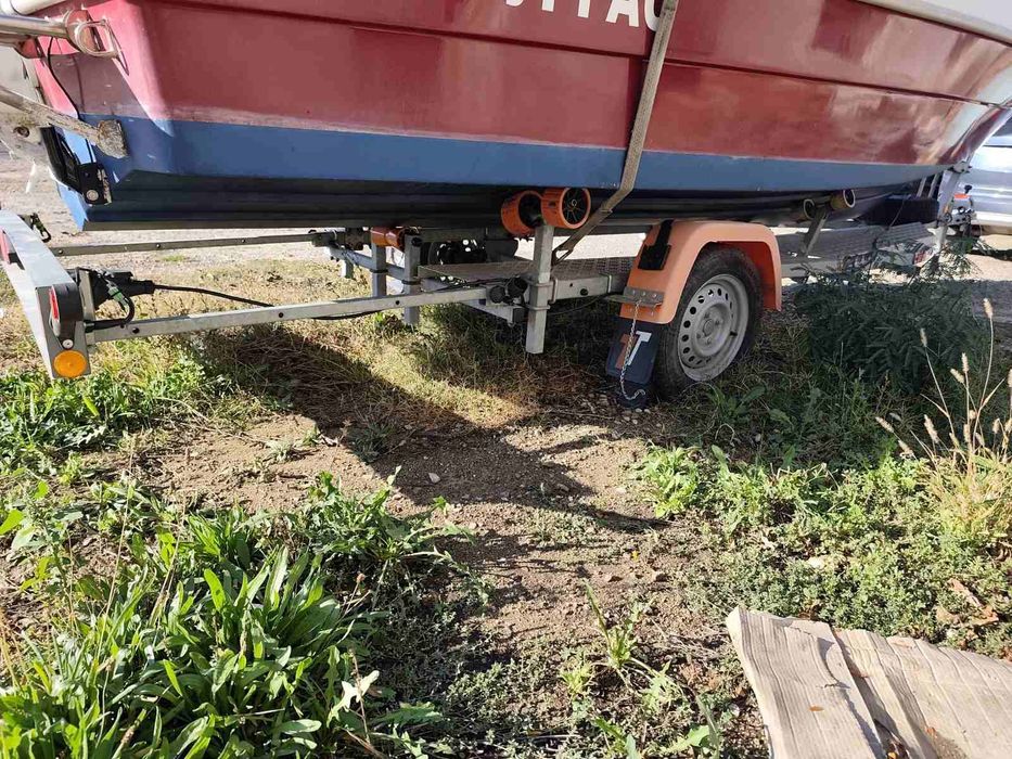 Продавам колесар за лодка