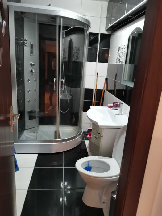 Închiriez apartament cu două camere