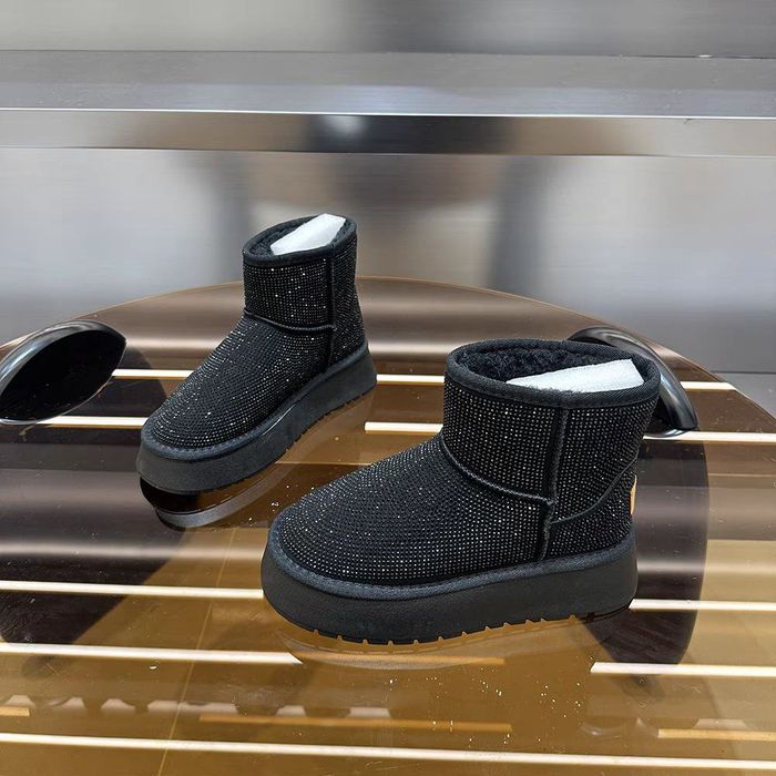 UGGI в наличии есть