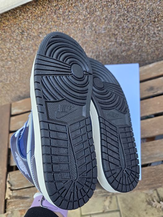 Wmns Nike Air Jordan 1 Mid