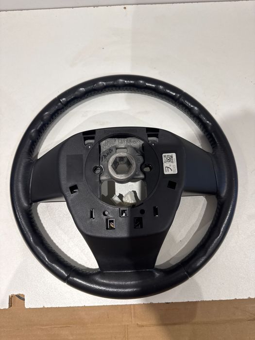 Mazda 3 кожен волан Мазда 3