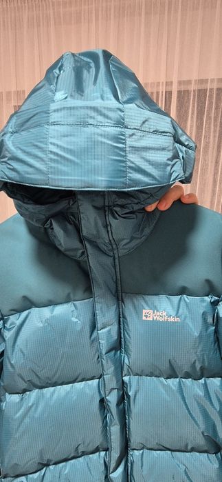 Vand geaca noua, Jack Wolfskin cu puf natural