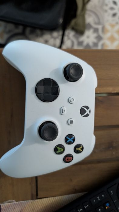 Xbox Series S 512gb с два джойстика и гаранция до края декември
