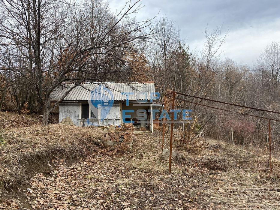 Дворно място с вила в с. Борики, област Габрово