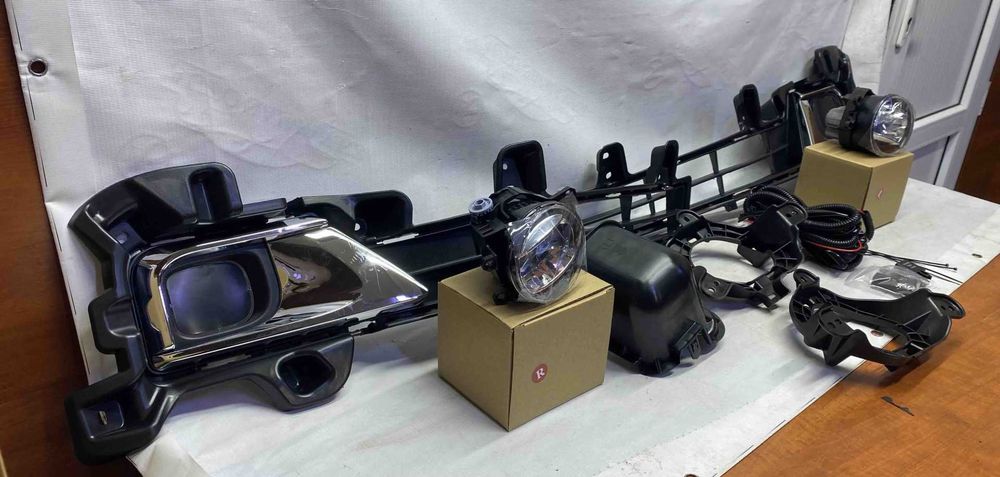Противотуманная фара Toyota Land Cruiser 200