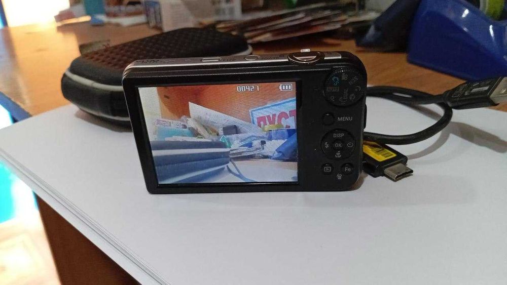 Samsung.  Sifravoy fotoaparat 5 x. 16.1 mega pixsel.