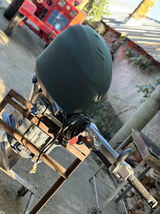 Vand schimb cu ceva mai ieftin Motor de barca yamaha 50hp 4T 2023