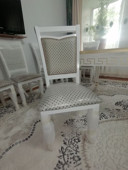 Стол и стулья в наличии