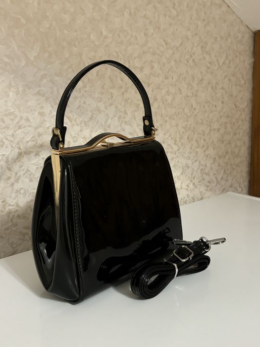 Продам сумку лакированную