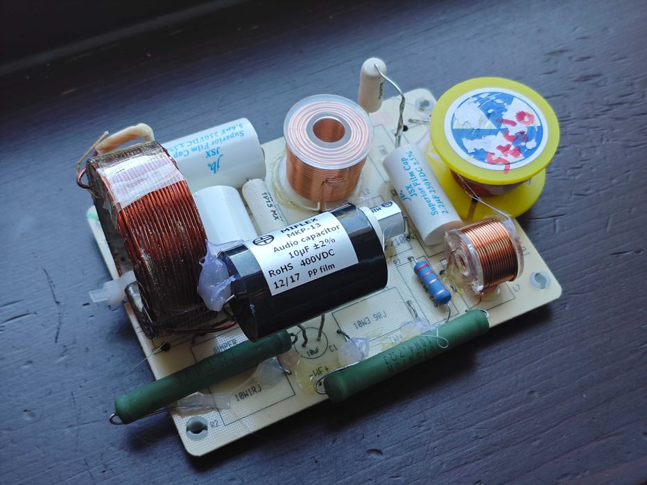 Elac Debut 3 DB53 - cu upgrade crossover si rigidizare