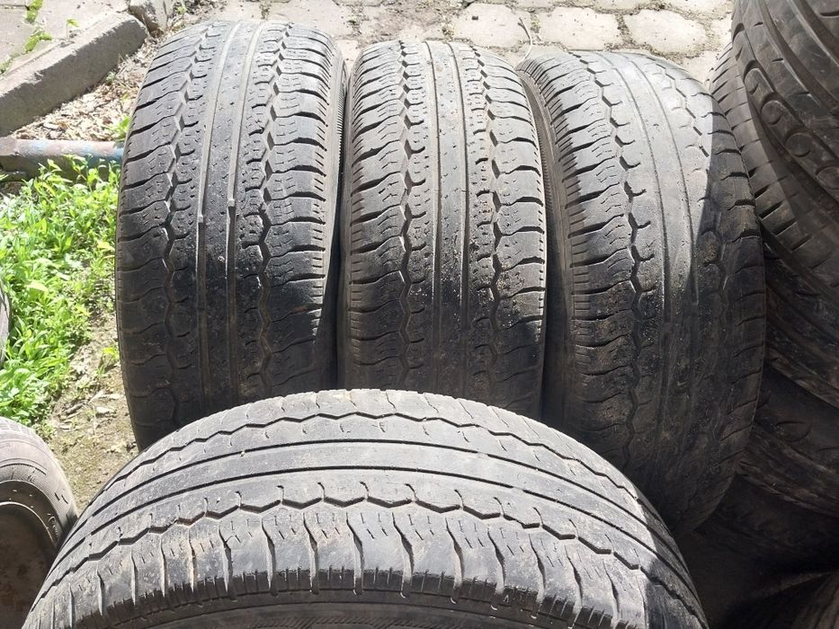 4 шины 215 70 R16C. Цешка для груза.