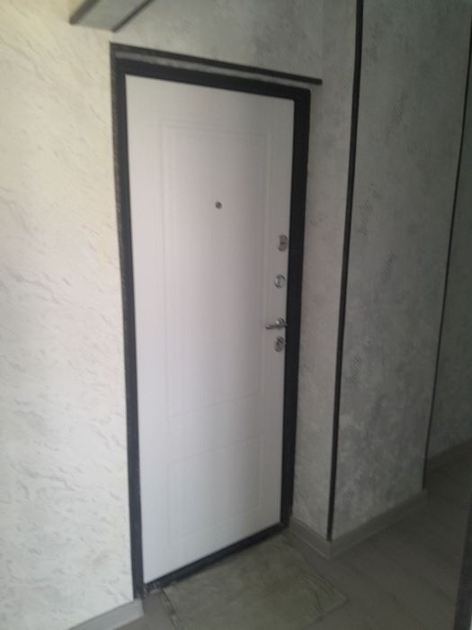 1 xonali kvartira sotiladi 4 qavatda kitve 7 dom