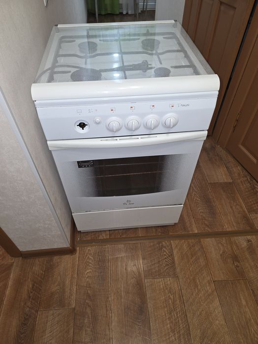 Продам газ плиту.