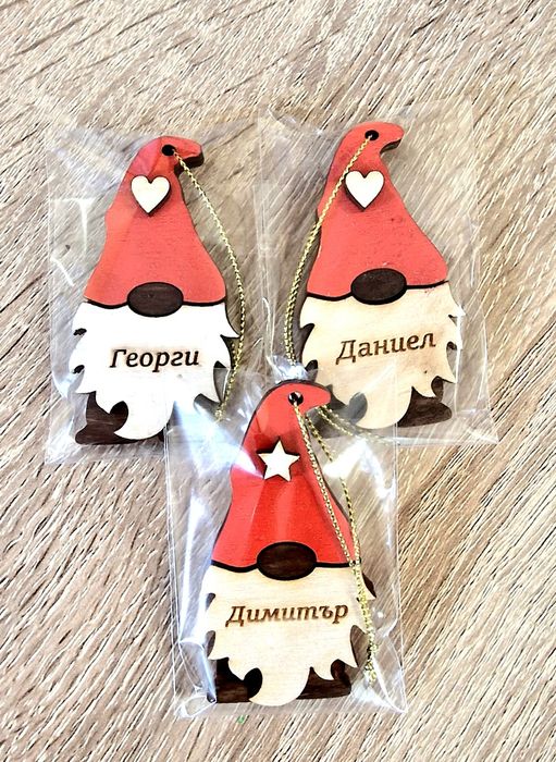 Персонализирани дървени коледни играчки