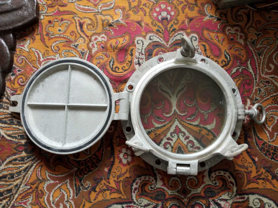 Иллюминатор корабельный