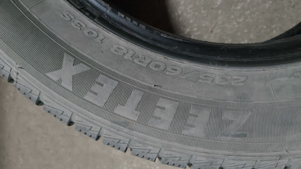 Три баллона  резины 235-60-R18