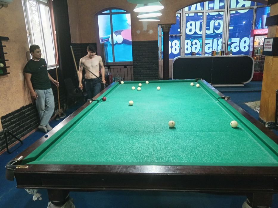 Bilyard, bilyart, sotiladi. 4 tasi jihozlari bilan birga