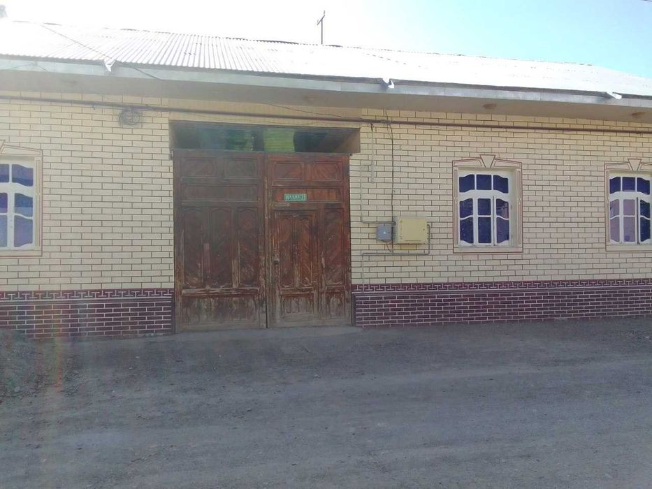 Karmana tuman cho'tqara massivida uy sotiladi