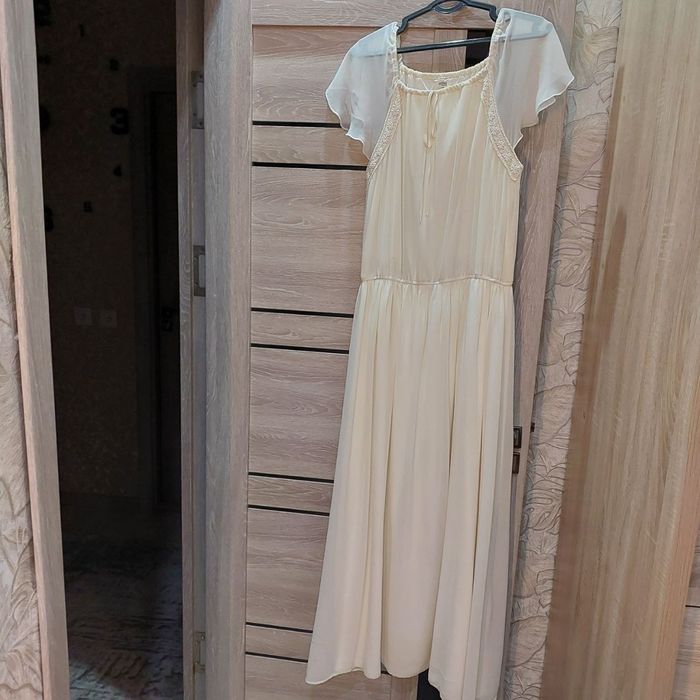 Платье чистые В хорошем состочнии Одеты один раз