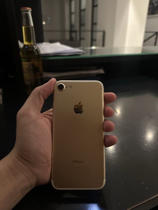 Продам Iphone 7