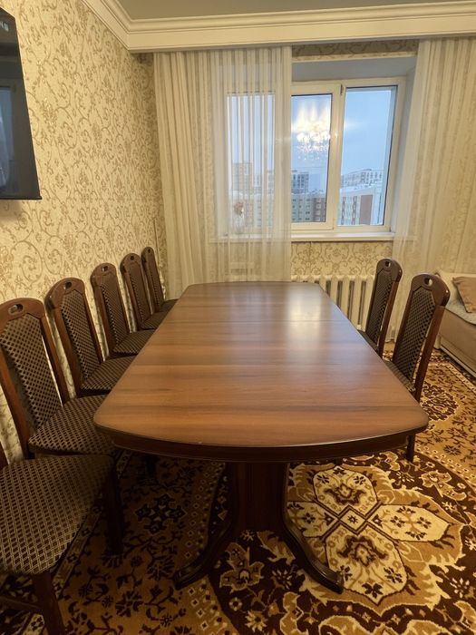 Гостевой стол деревянный