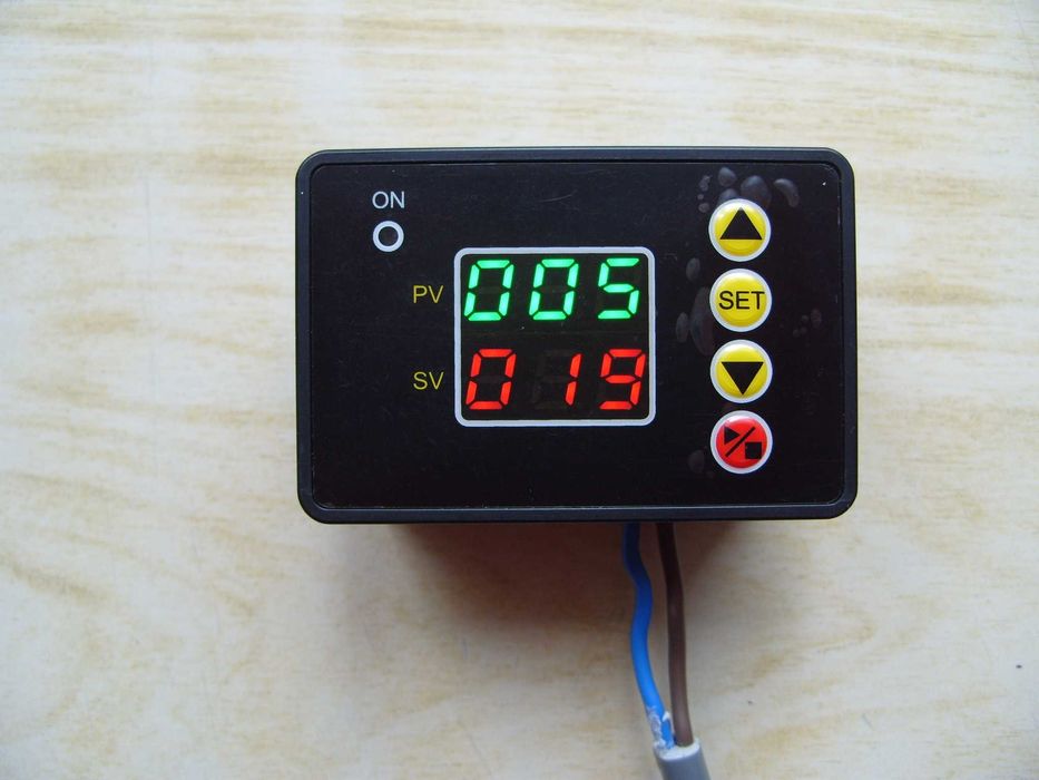 Мултифункционално електронно реле за време T2310/24V