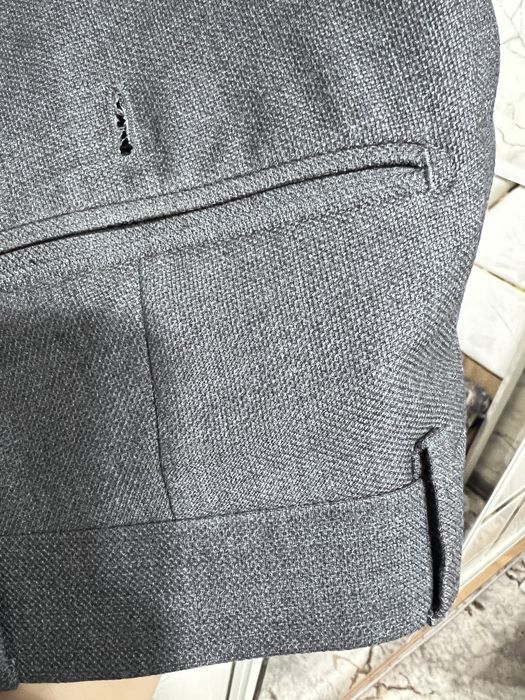 Продается классический мужской костюм тройка серого цвета размер 44