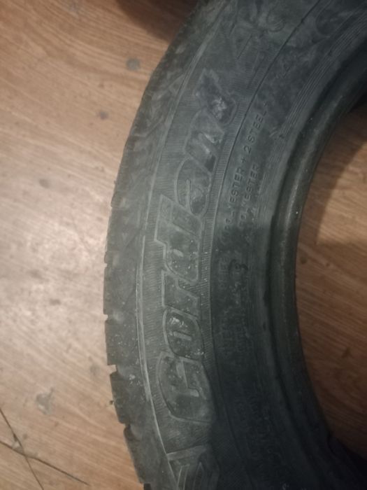 Продам пару зимних шин