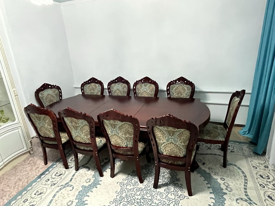 Стол со стульями