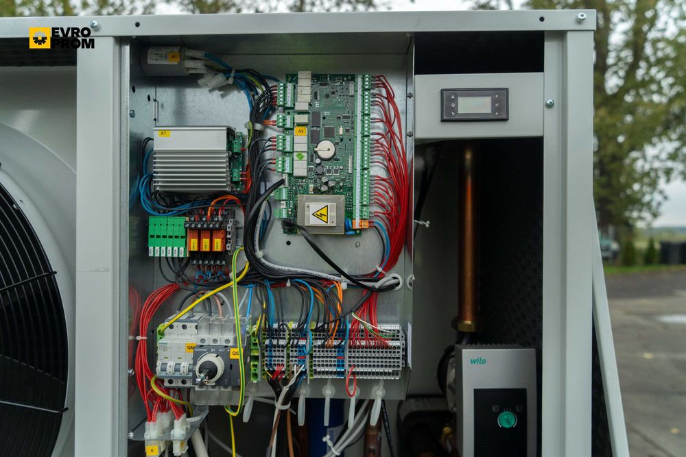 Chiller/Pompă de căldură CLIMAVENETA I-BX-N 025T – 24.7 kW răcire / 26.1 kW încălzire | air cooled chiller for sale